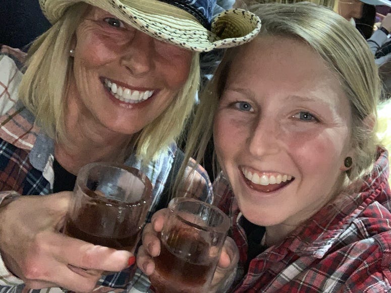 Kim and Morgan Kelsey Meet Eric Church Scammed Minneapolis Mom and Daughter Duo Meet Eric Church
