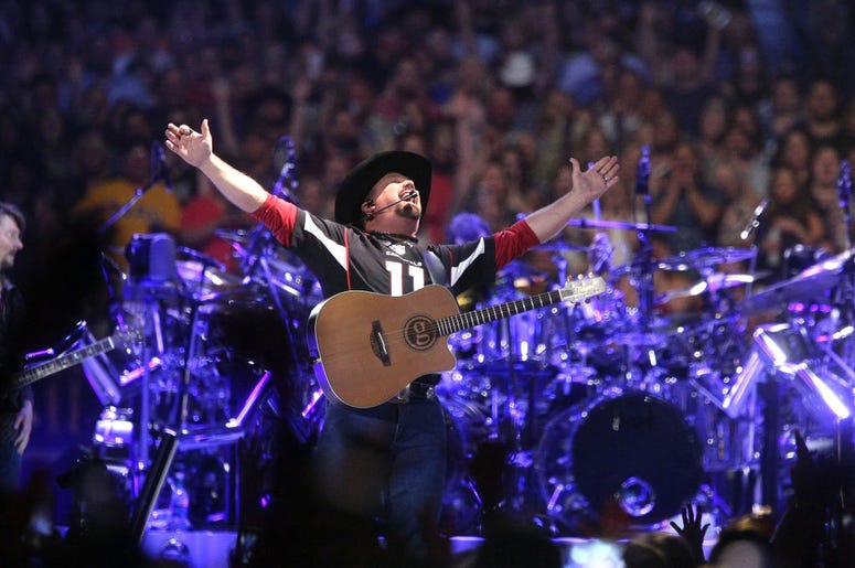 garth brooks dive bar tour joes on weed garth brooks dive bar tour joes on weed