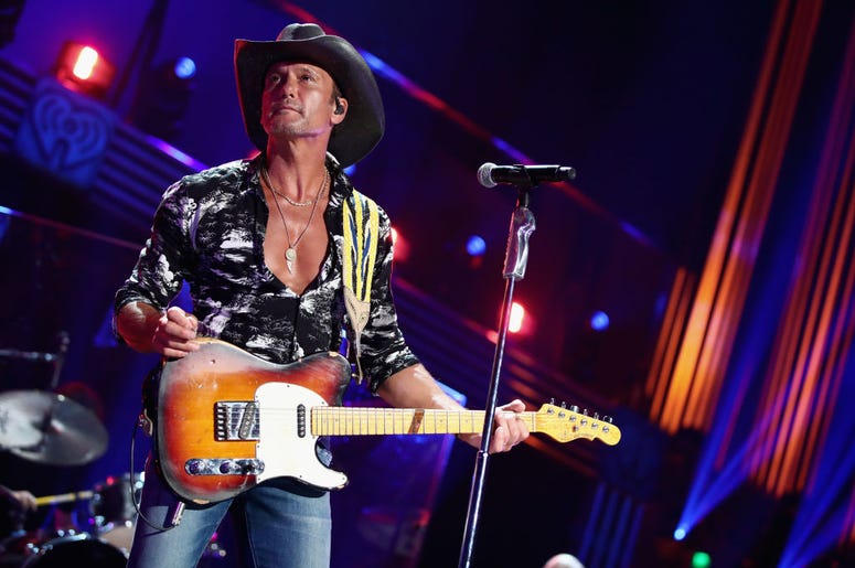 Tim McGraw shirtless Tim McGraw shirtless
