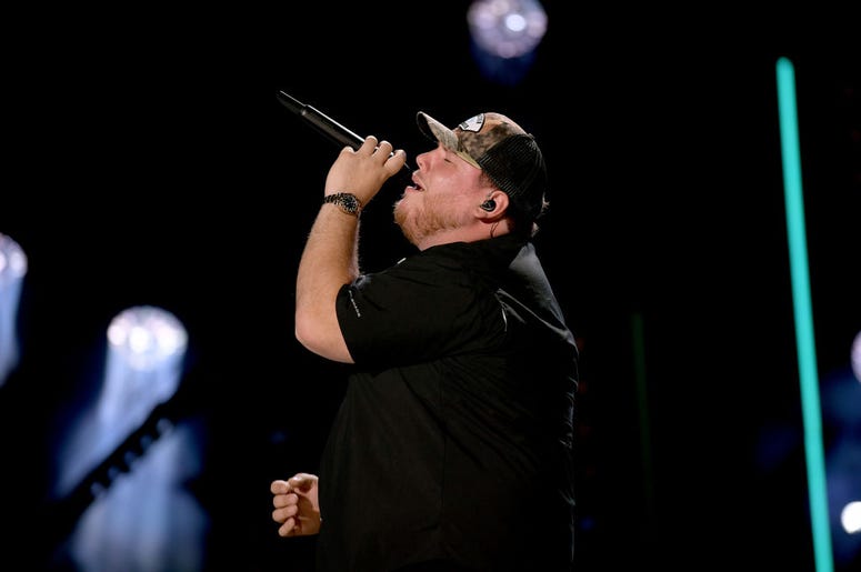 Luke Combs serenades st. judes kid Luke Combs, Luke Combs serenades st. judes kid, st. judes kid luke combs