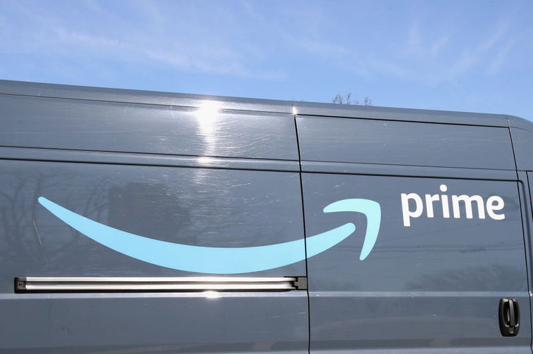 Amazon Prime Delivery Amazon Prime delivery, amazon delivery, amazon delivery driver gives back, coronavirus feel good stories
