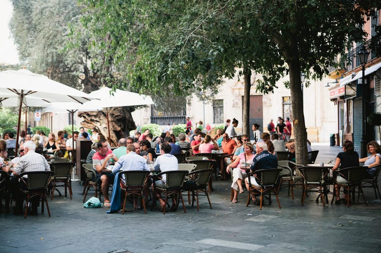 social distancing guidelines for patios Coronavirus phase 3, bars and restaurant patios in Minnesota, Minnesota reopening, phase 3 reopening Minnesota, stay safe minnesota, social distance guidelines for patios