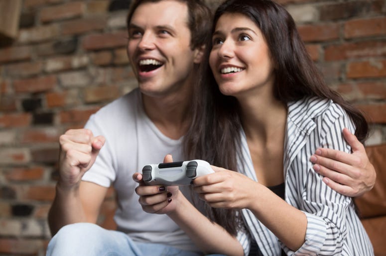 couple playing video games IMPROVE YOUR RELATIONSHIP BY PLAYING VIDEO GAMES TOGETHER