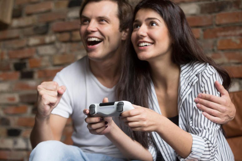 couple playing video games IMPROVE YOUR RELATIONSHIP BY PLAYING VIDEO GAMES TOGETHER