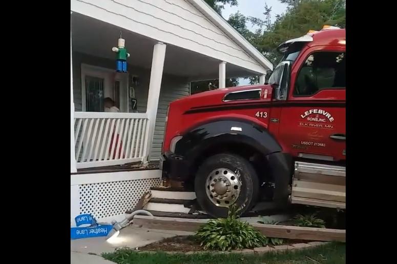 Semi Truck fails semi crashes into mobile home, semi truck fails, semi truck crashes