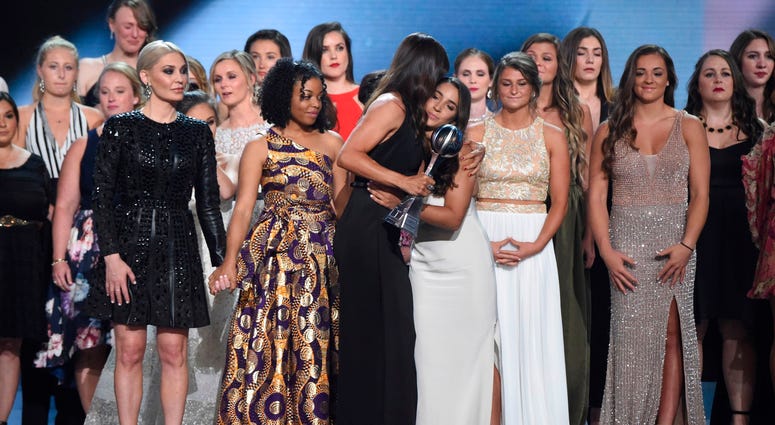Jennifer Garner, front, embraces gymnast Aly Raisman after presenting the Arthur Ashe Award for Courage, at the ESPY Awards Jennifer Garner, front, embraces gymnast Aly Raisman after presenting the Arthur Ashe Award for Courage, at the ESPY Awards
