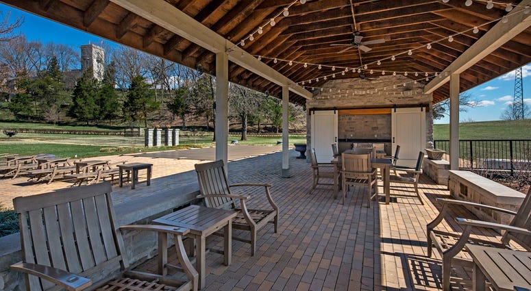 Selma Farm property, Kennett's castle