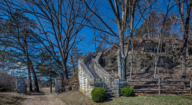 Selma Farm property, Kennett's castle