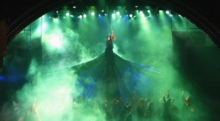 wicked peformed during tony awards in new york city 2004