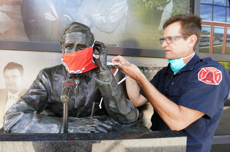 face mask, St. Louis, statue