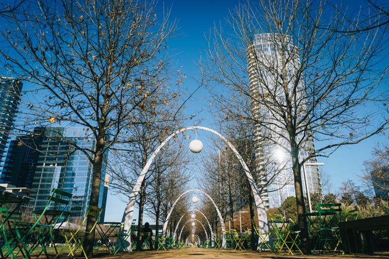 Agrandaran El Parque Klyde Warren de Dallas Winter season at Downtown Dallas
