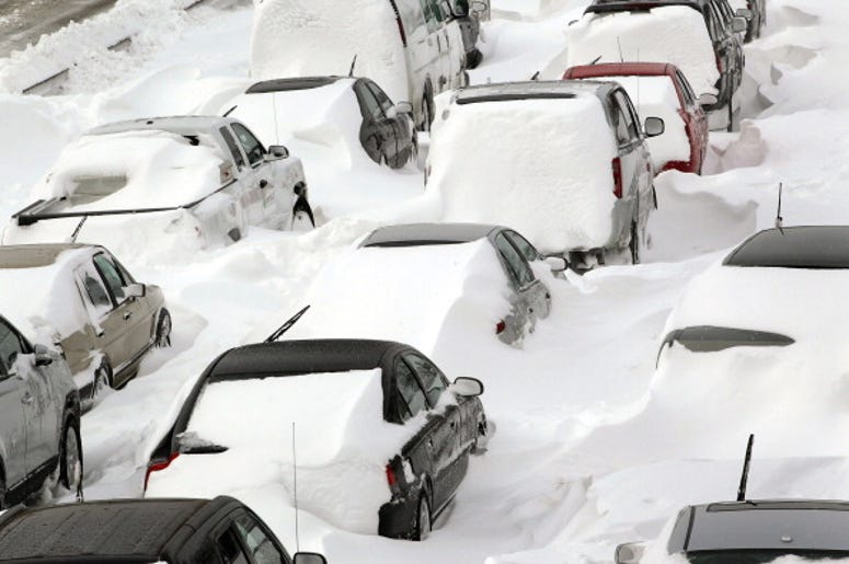 Granizada En Guadalajara Deja Autos Sepultados En Hielo Cars sit in the northbound lanes of Lake Shore Drive after accidents and drifting snow stranded the drivers during last night's blizzard February 2, 2011 in Chicago, Illinois. As of late morning over 20 inches of snow had fallen, making this snowstorm the