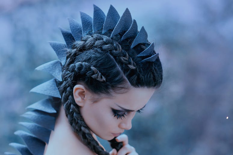 Stripper De Dallas Hace El Tubo-Tubo Disfrazada De Dinosaurio Dragon girl Black, sharp thorns cover the back and head of a young woman. Creative fabulous image of an alien humanoid creature. Unusual hairstyle with braids. Gothic dark makeup. Art retouching.