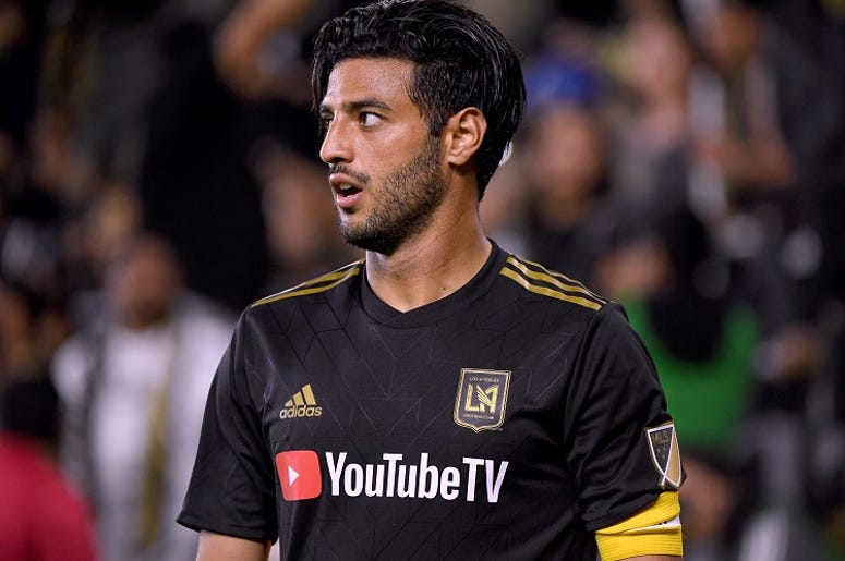 Carlos Vela Le Mete Gol Al FC Dallas Carlos Vela #10 of Los Angeles FC reacts after earning a corner kick during a 2-0 win over FC Cincinnati at Banc of California Stadium on April 13, 2019 in Los Angeles, California.