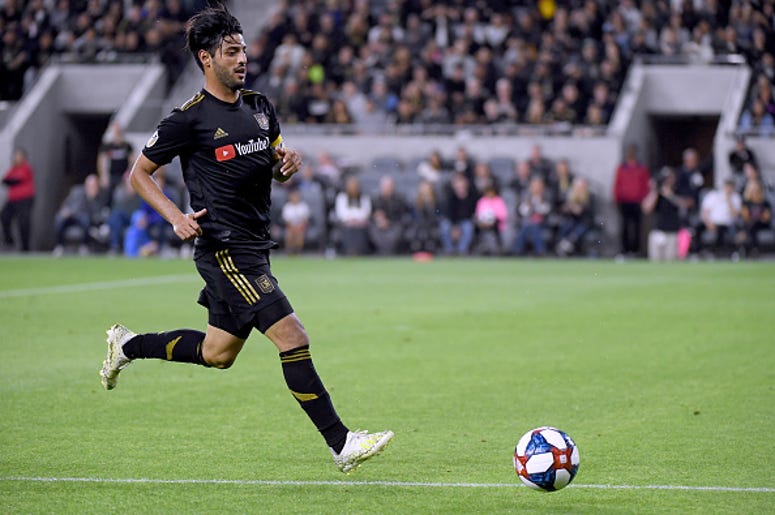 El Mejor Gol Del Año En La MLS Fue De Carlos Vela Carlos Vela #10 of Los Angeles FC chases down a ball during a 2-0 win over FC Cincinnati at Banc of California Stadium on April 13, 2019 in Los Angeles, California.