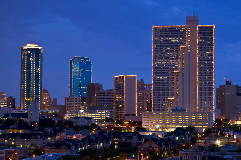 El Desfile De Las Luces De Fort Worth Es El Inicio De Las Fiestas Decembrinas Cityscape of Fort Worth Texas at night
