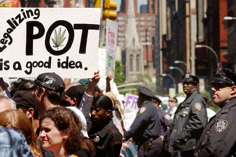 Fort Worth Marcha A Favor De La Marihuana Hundreds of pro-cannabis demonstrators march May 4, 2002 in New York City. The marchers, who advocate for the legalization of cannabis, were part of almost 200 similar events planned around the world May 4 under the name of the "Million Marijuana March".