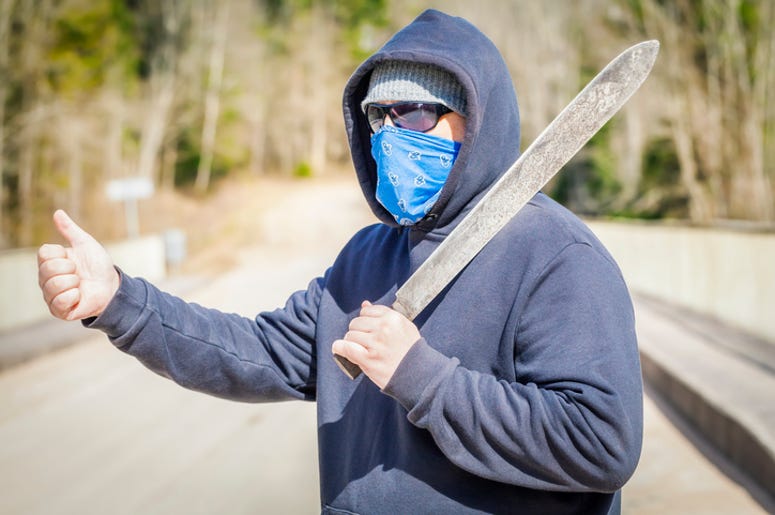 Conductor De Dallas Ataca Con Machete A Carro Que Lo Choco Man with machete try to stop car