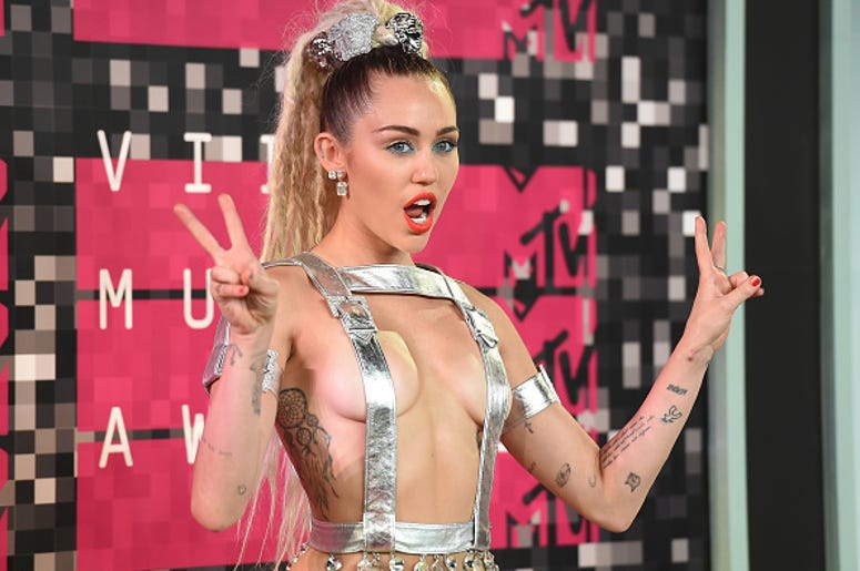 Miley Cyrus En La Cama Cubriendo Sus Boobies Con Sus Manos Host Miley Cyrus, styled by Simone Harouche, wearing a custom Versace outfit and boots, attends the 2015 MTV Video Music Awards at Microsoft Theater on August 30, 2015 in Los Angeles, California.