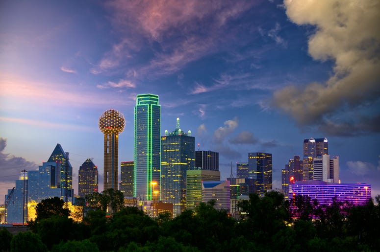 Dallas Es Una De Las 15 Ciudades Más Pecadoras De Los Estados Unidos Dallas City skyline at dusk, Texas, USA