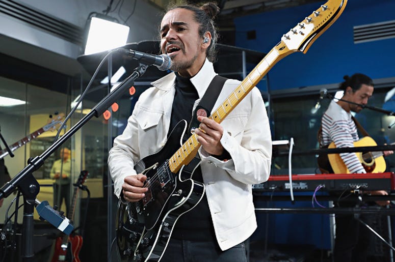 Vocalista de Café Tacvba Saluda A Los Hijos de La Chingada Del Senado Ruben Albarran of Cafe Tacuba performs at SiriusXM Studios on April 19, 2017 in New York City.