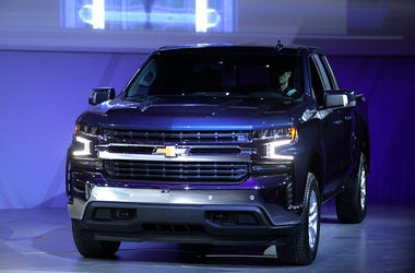 Ladrones de Dallas Están Robando Más Chevy Silverados JANUARY 13: The new 2019 Chevrolet Silverado 1500 makes its official debut at the 2018 North American International Auto Show January 13, 2018 in Detroit, Michigan. The show opens to the public January 20th and ends January 28th.