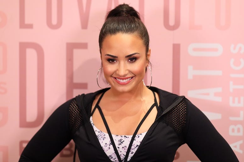 Demi Lovato Desde Bora Bora En Sexy Bikini Demi Lovato visits Fabletics at Del Amo Fashion Center on January 27, 2018 in Torrance, California.