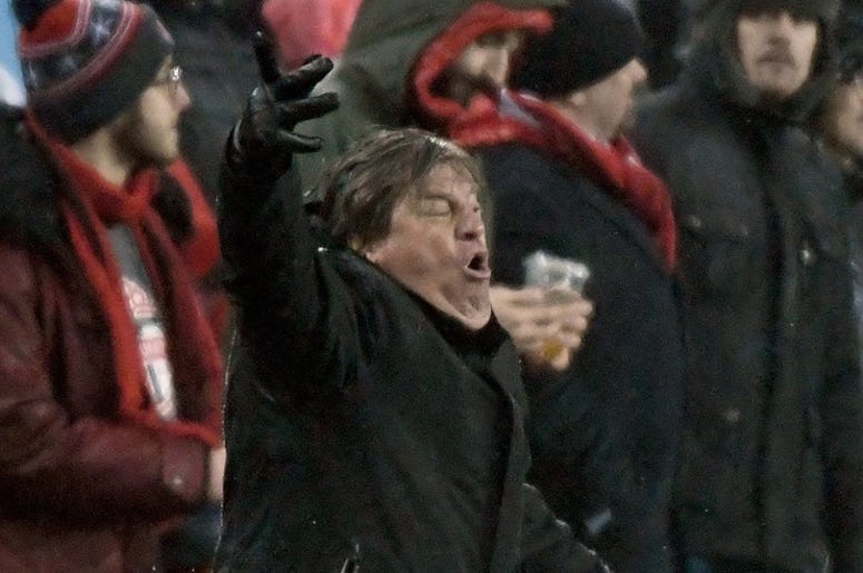 El Piojo Choca Su Carro y Se Encabrita Con Empleados Del América Soccer: Concacaf Champions League-Club America at Toronto FC