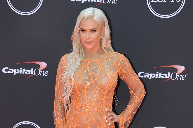 Sexy Escote De CJ Perry La Luchadora Más Sexy De La WWE Jul 18, 2018; Los Angeles, CA, USA; WWE personality CJ \"Lana\" Perry arrives for the 2018 ESPYS at Microsoft Theatre. Mandatory Credit: Kirby Lee-USA TODAY Sports