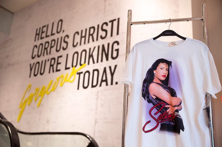 Eventos Para Celebrar La Legacía De Selena En Dallas Forever 21 debuted \"The White Rose\" collection Thursday, March 21, 2019. The line is dedicated to the late Tejano singer, Selena Quintanilla-Perez. The collection is limited edition and will not be ...