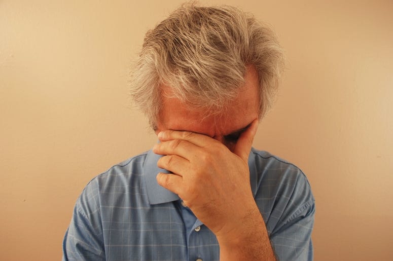 Viejito Sin Un Ojo Ni Nariz Es Corrido De Una Tienda Sad Senior Man