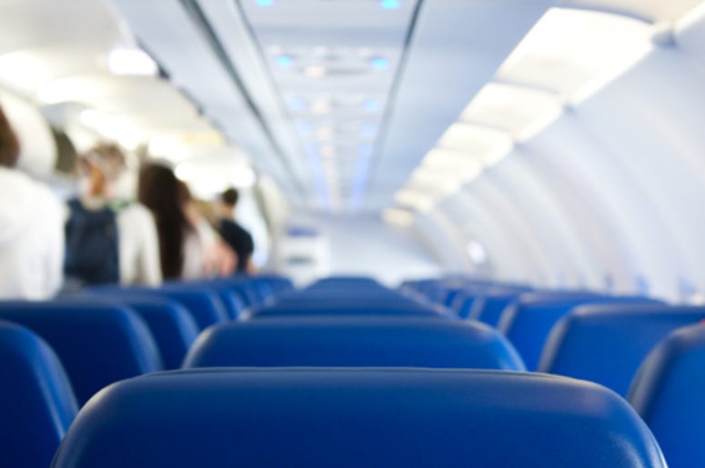 Pasajero De Avion Se Orina Pasajero De Avion Se Orina
