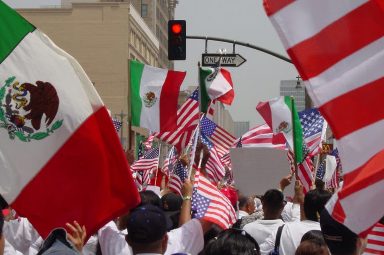 Inmigrantes de Dallas Serán Apoyados Por Campaña de Oro De Importantes Organizaciones Locales A photograph of A Day without an Immigrant boycott on May 1st in Los Angeles, California.