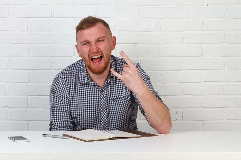 Joven De Dallas Se Baña En Sprite Para Conseguir Trabajo, ¡Y Se Lo Dan! Confident businessman reading a contract. Businessman reading a contract in an Office behind a desk. Isolated. Emotions. White man.