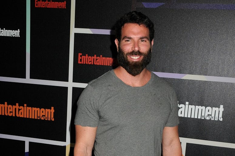 El Rey De Instagram De Vacaciones Con Mujeres Y Mariguana En Playas Mexicanas 26 July 2014 - San Diego, California - Dan Bilzerian. Entertainment Weekly's Annual Comic-Con Celebration 2014 held at Float Lounge at the Hard Rock Hotel.