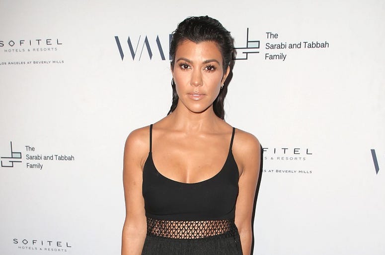 Los Angeles, California - Kourtney Kardashian. Syrian American Medical Society Benefit Event hosted by Amber Heard held at The Sofitel Hotel. Kourtney Kardashian En Bikini En Brincolin
