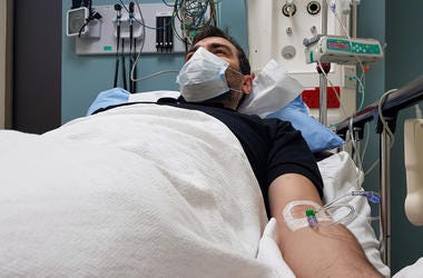 Dreamer De Dallas Con Cáncer Podría Ser Deportado Young man lying in hospital bed. Recovering in modern hospital wards, covered with blanket, face mask and with intravenous needle in his arm