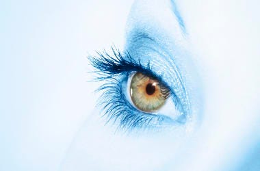 Influencer Se Tatúa Los Ojos De Color Azul Y Se Queda Ciega Beautiful woman eye close up