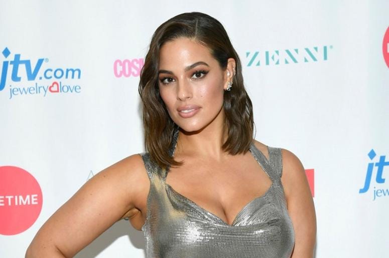 Ashley Graham Presume Sus Exuberantes Curvas En Sexy Bikini Lifetime's American Beauty Star Season 2 LIVE Finale