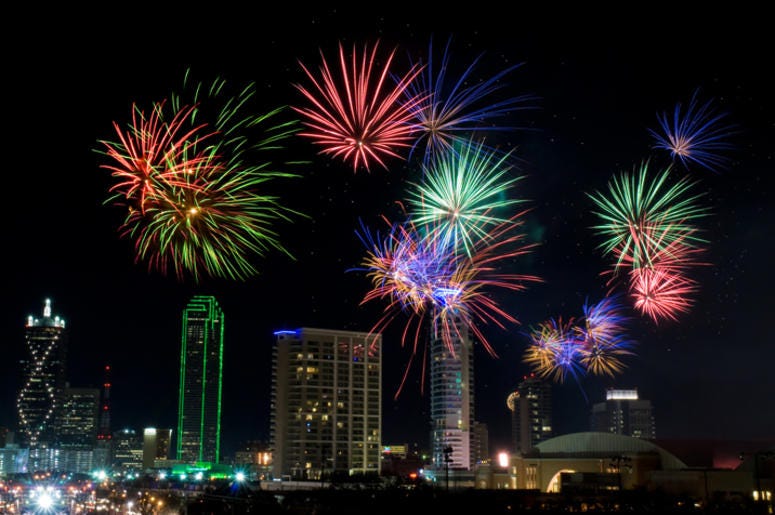 Ve Los Fuegos Artificiales Del Año Nuevo De Dallas En ‘Party In The Plaza’ Fireworks in Dallas Texas