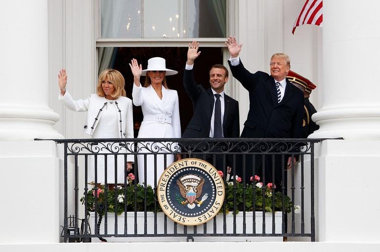 Melania Trump Se Reusa A Darle La Mano A Su Esposo Melania Trump Se Reusa A Darle La Mano A Su Esposo
