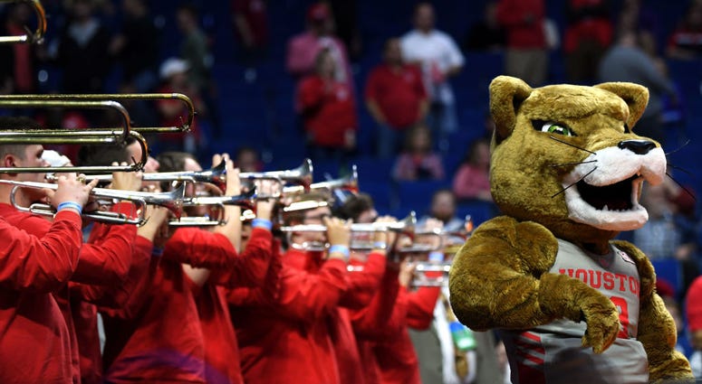 Houston Cougars mascot and cheerleaders