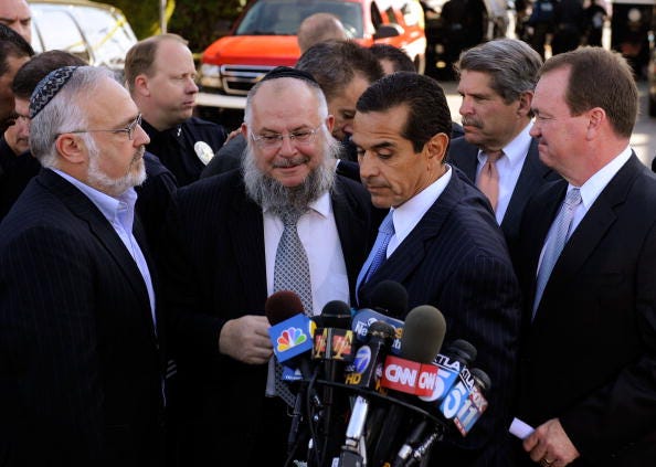 wo People Wounded In Shooting At Synagogue In North Hollywood
