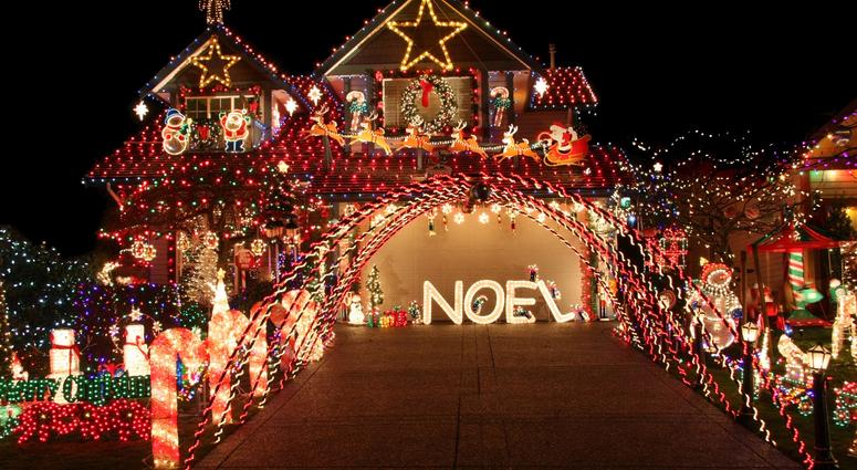 Putting Up Christmas Decorations Early Can Make You Happier Knx 1070