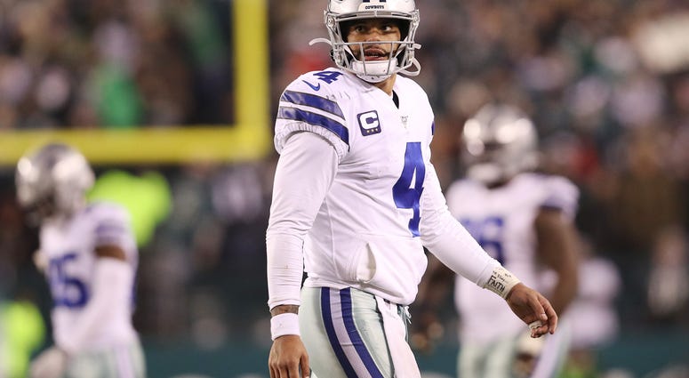 Dak Prescott heading to the sideline at Lincoln Financial Field in Philadelphia