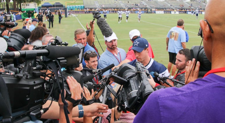 Sean Lee At 2018 Dallas Cowboys Training Camp Sean Lee At 2018 Dallas Cowboys Training Camp