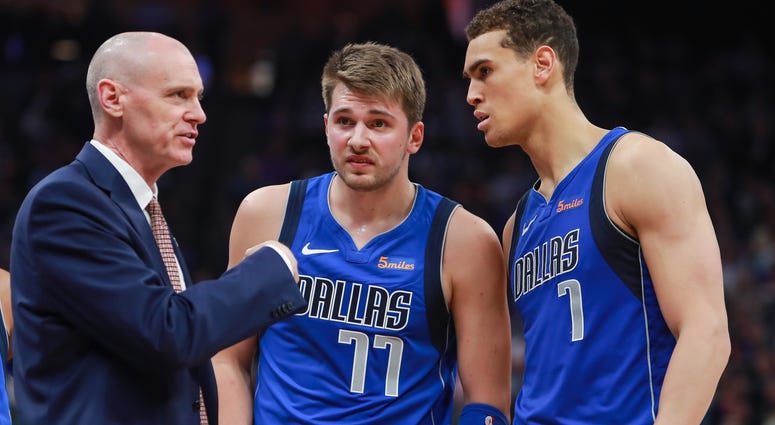 Dallas Mavericks at Sacramento Kings Dallas Mavericks at Sacramento Kings