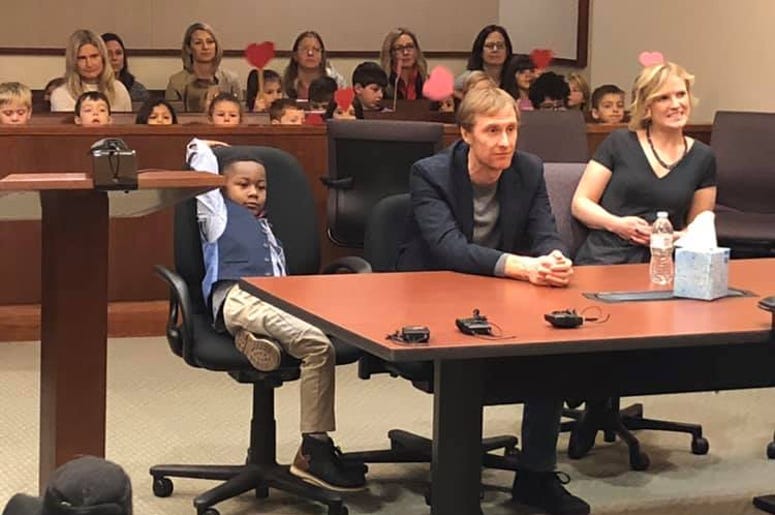 Kinder-gardener invites his whole class to his adoption hearing
