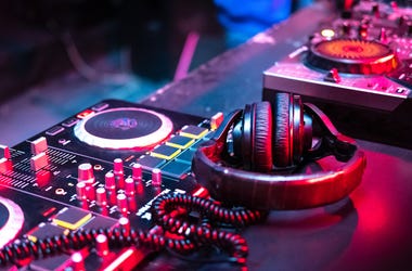 DJ SET