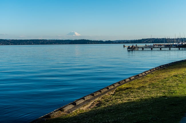 Lake Washington and Mt. Rainier Lake Washington and Mt. Rainier